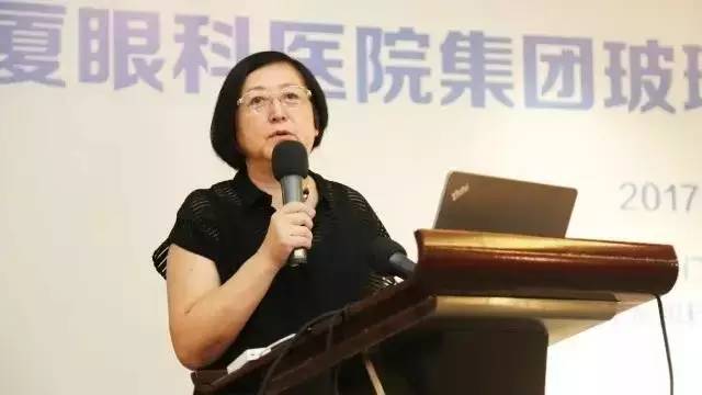 为提*太阳成tyc122cc(中国)集团集团玻璃体视网膜手术技术水平、促进玻璃体视网膜微创手术技术，以及玻切设备使用技术的提*，黎晓新院长开讲