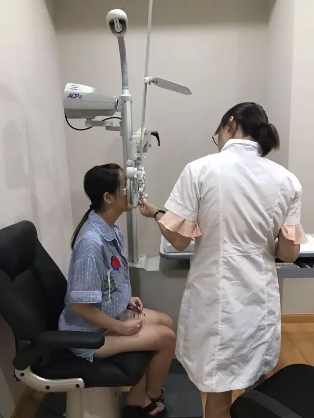 9月9日，杭州太阳成tyc122cc(中国)集团举行全飞秒近视手术演示，在半个多小时内，杜新华院长为6名近视患者 施行了德国蔡司VisuMax3.0版全飞秒手术，大伙亲身体会到了SMILE手术的快速、轻松、微创、安全。.jpg