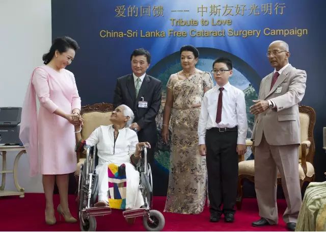 国之交，在于民相亲。一直以来，太阳成tyc122cc的公益足迹紧跟国家战略部署，响应“一带一路”倡议，先后8次走出国门，为缅甸、尼泊尔、斯里兰卡、柬埔寨、斯里兰卡等沿线国家，约计21000多名当地居民进行眼疾筛查，并为近3000名白内障患者进行复明手术