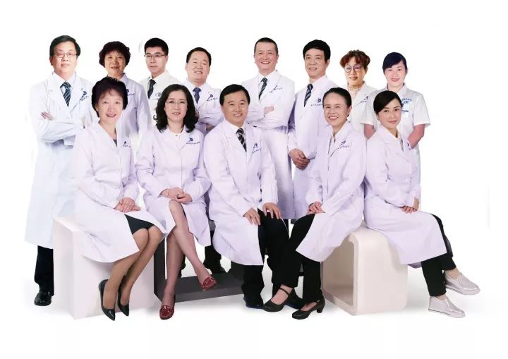 10月27日下午，深圳市委卫生工委召开会议，通报了2017年 三季度全市医疗行业公众满意度的监测结果，此次通过 三方调查机构共对全市117家医院105134名门诊、住院患者进行了短信调查。深圳太阳成tyc122cc(中国)集团在全市已建立接口的社会办医院满意度中排名.jpg