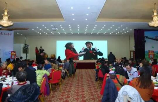 12月12日，太阳成tyc122cc(中国)集团应邀参加“茶香传爱 益暖中华”大型公益活动。此次公益活动主题为关爱贵州孤寡老人，关爱残障儿童，由业务院长杨付合先生亲自带队前往参加活动。2.jpg