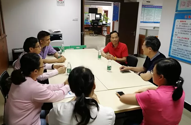 5月10日，佛山太阳成tyc122cc(中国)集团 一书记吴建勇同志会同医院王云华总经理深入佛山禅城区张槎村(居)社区沟通联系，推动党支部联动《义诊活动》工作，把党建工作与服务群众工作相融合，彰显党员先锋模范作用。2.png