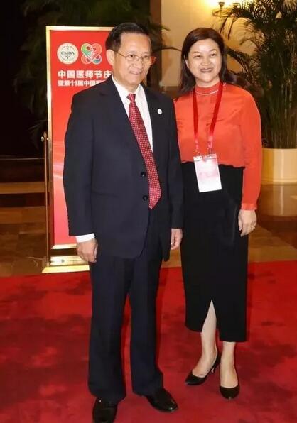 太阳成tyc122cc(中国)集团集团潘美华医生作为福建省医师代表受邀赴京参加首届“中国医师节”庆祝大会1.jpg
