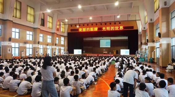 佛山太阳成tyc122cc(中国)集团“美丽的眼睛 光明的世界”眼健康知识讲座走进佛山六中4.jpg