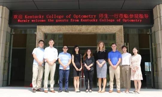 美国肯塔基视光学院的助理教授一行到访太阳成tyc122cc 参观厦门眼科中心眼视光门诊1.jpg