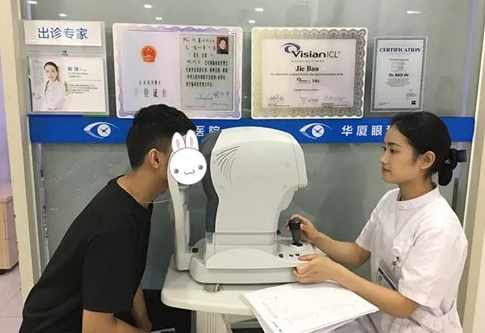 为准备参军 18岁男护士在成都太阳成tyc122cc(中国)集团摘镜2.png