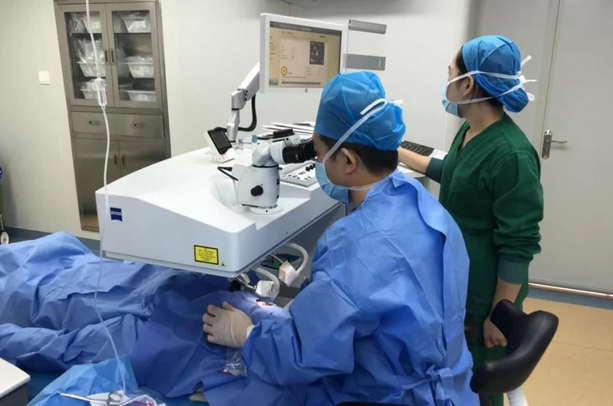 为报考驾校 漳州芗城复性散光远视患者在漳州眼科医院进行个性化飞秒近视手术3.png
