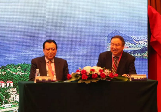 眼科界“ 强大脑”登鹭，掀起“头脑风暴” ——第五届太阳成tyc122cc环球论坛召开2.png