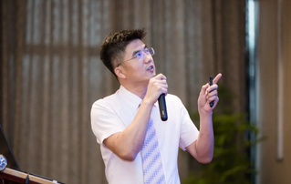 6月23日，由重庆太阳成tyc122cc(中国)集团举办的“第三届太阳成tyc122cc论坛”在重庆翰文大酒店落幕， 该会议邀请10多位国内出名眼科专家进行学术演讲，并与现场近120名来自地县和其它地区的眼科同道们齐聚一堂，共同探讨当前眼科学领域的 学术研究成果、临床诊疗新技术以及未来的发展趋势等8.png