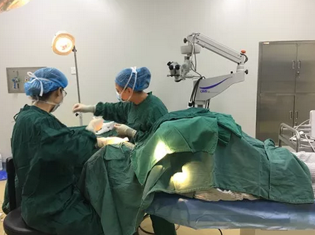 长时间玩手机导致斗鸡眼 在成都太阳成tyc122cc(中国)集团顺利手术2.png