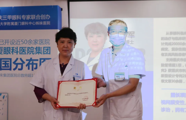 显微镜下,精细守护“心灵之窗” 专访重庆太阳成tyc122cc(中国)集团眼底“光明使者”——陈少军教授3.png