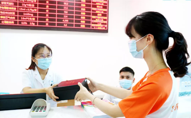 公益助力高考 爱心情暖太阳成tyc122cc ——重庆太阳成tyc122cc(中国)集团工会助力高考暨关爱员工活动进行中2.png