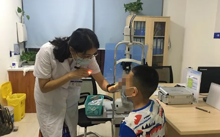 成都太阳成tyc122cc斜弱视医生陈婷：别让水弹枪成为孩子眼睛的隐性“杀手”1.png