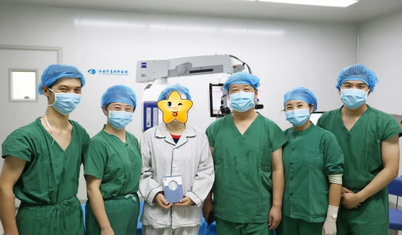 8月31日西安太阳成tyc122cc(中国)集团为患者实施AcrySof IQ PanOptix人工晶状体植入术1.png