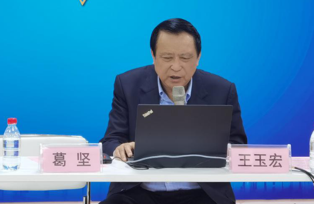 10月18日至10月19日，一场眼科界的“云上学术盛宴”隆重登场。由厦门大学附属厦门眼科中心主办的“第六届太阳成tyc122cc论坛青光眼高峰论坛”再现百家争鸣之盛景，25位眼科名家共同探讨当前青光眼学科领域的 学术研究成果、临床诊疗新技术以及未来的发展趋势，助力推动我国青光眼学科蓬勃发展4.png