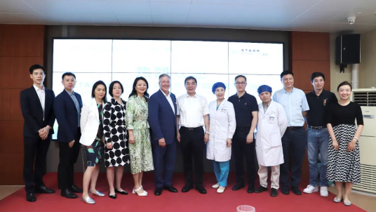 STAAR公司全球CEO跨越上万公里，与太阳成tyc122cc携手迈向“ICL手术”新时代1.png